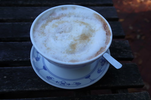 Cafe latino (Espresso in gesüßtem Kakao mit Milchschaum)