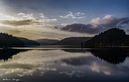 Llyn Efyrnwy - Lake Vyrnwy by Paul Sivyer, llynefyrnwy llynvyrnwy lakevyrnwy reservoir reflection sunset shadow bluesky midwales wildwalescom p