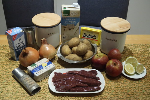 Zutaten für Rinderleber mit Apfelkompott, geschmorten Zwiebeln und Kartoffelstampf