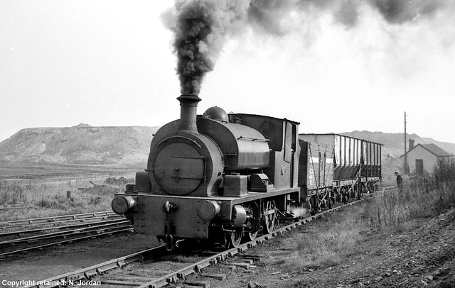 CAI093-HC.1445-1921, ‘No.32’, (also ‘Sharlston No.3’, and ‘LOCO 40881’), at Sharlston Colliery, New Sharlston, near Wakefield-20-10-1964
