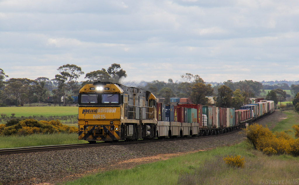 NR15 and NR57 start washing off speed on PM6 to enable it to enter Dimboola loop by bukk05