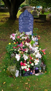 Robin Gibb's Grave, St. Mary the Virgin, Thame (06/10/2021) SWC Walk 190 - Thame Circular
