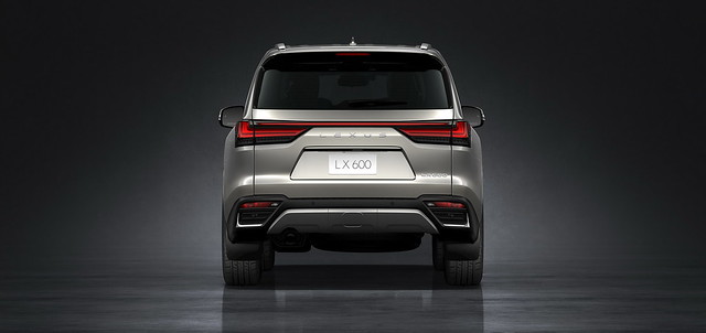 2022-Lexus-LX-600-5