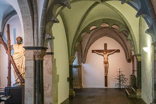 Vorhalle St. Andreas (ehemaliger Kreuzgang des Klosters) mit Anklängen an maurische Architektur