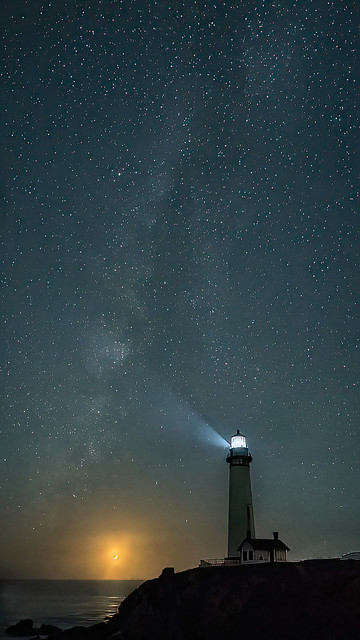 Crescent Moonset With Milky Way Over Pidgeon Point Lighthouse 101021