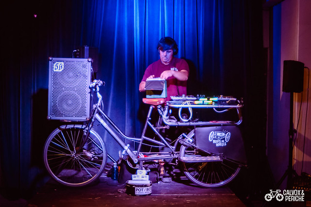 Buscando la música adecuada 'Beats on Wheels' - Afterwork ciclobcn21 by Ciclosfera