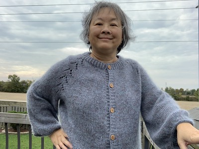 I finished my Felix Cardigan!! Yarn is Garnstudio Drops Alpaca held double with Drops Kid Silk. Buttons are Katrinkles Line Buttons.