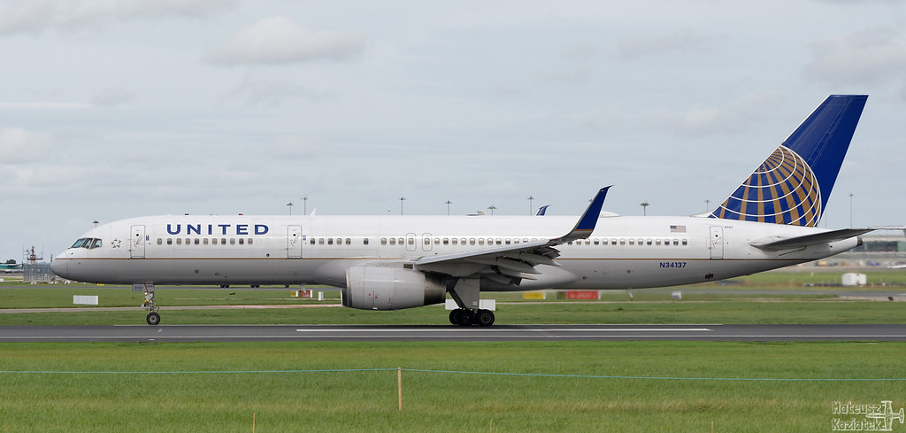 United Airlines 🇺🇸 Boeing 757-200 N34137