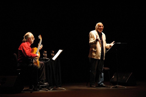 Héctor Alterio y José Luis Merlín en un momento del espectáculo "Como hace 3.000 años" (Foto: Producciones Lastra)