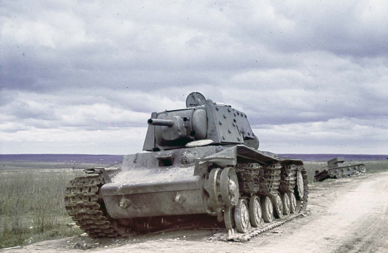 07. Разбитые советские танки, Ярзево, май