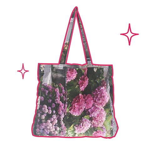 Waterproof printed bag. Fully lined in satin. Printed with collages of Golf du Morbihan landscapes and hydrangea flowers.