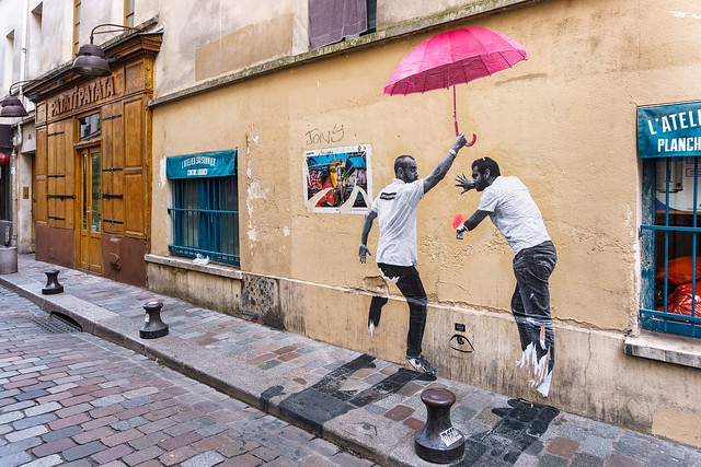 Mur et parapluie