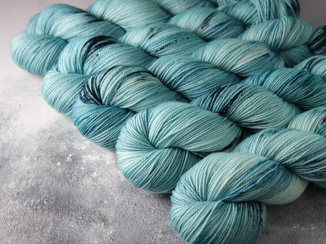 Favourite Sock – hand-dyed superwash merino wool yarn 4 ply/fingering 100g – ‘Wave Caps’