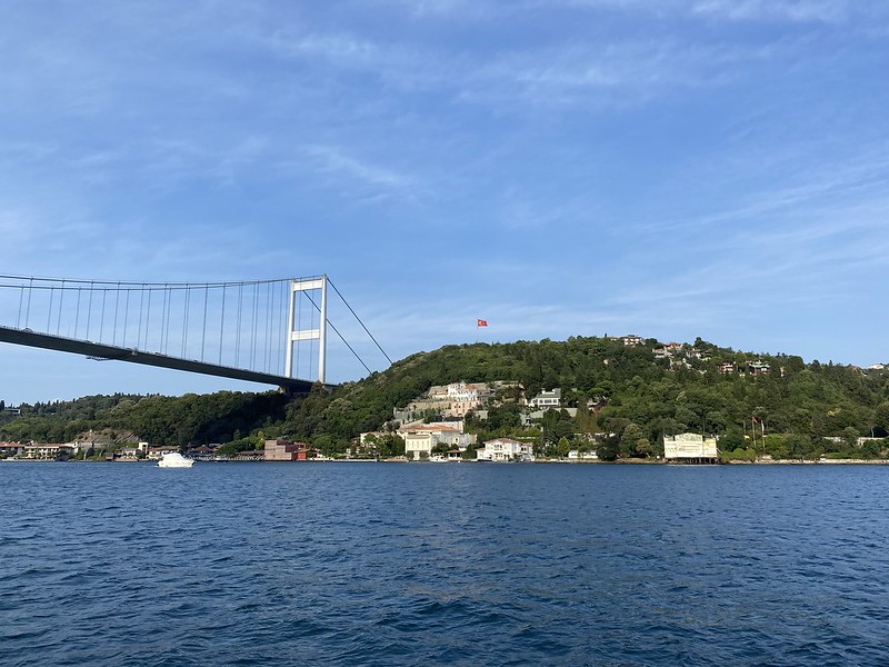 Стамбул - Босфор - Мост и флаг