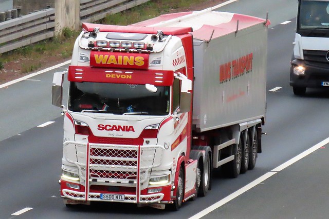 Wains Transport, Scania S500 (S500WTL) On The A1M Southbound