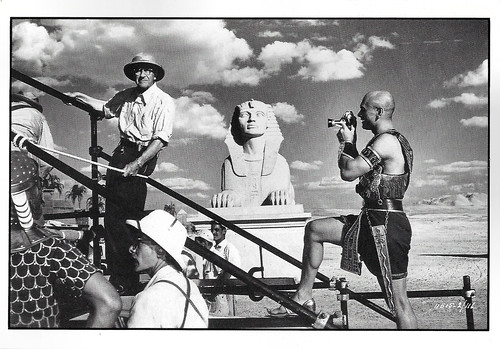 Cecil B. de Mille and Yul Brynner on the set of The ten commandments (1955)