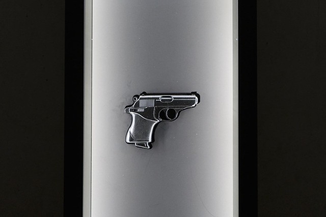 Bondin ase 007 Elements -näyttelyssä