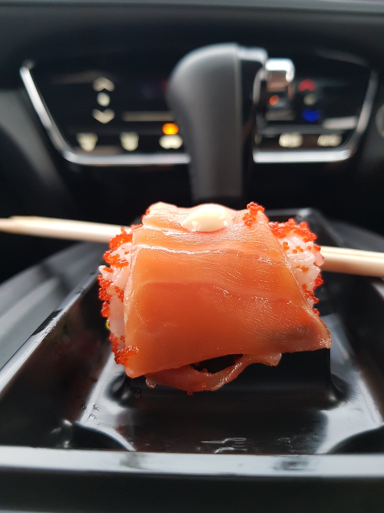 三文魚捲 Salmon Roll rm$2.90 @ 壽司王 Sushi King Kiosk Petronas Station USJ20