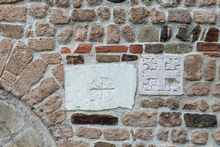 Frühchristliche Memoriensteine in der Mauer der Südseite von Alt St. Stephan