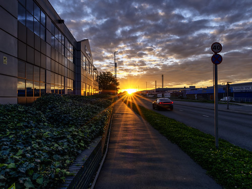 Edinburgh Way Sunset by nigdawphotography, Edinburgh Way Sunset, Harlow, Essex.

<a href="https://www.facebook.com/nigadwphotography" rel="nore