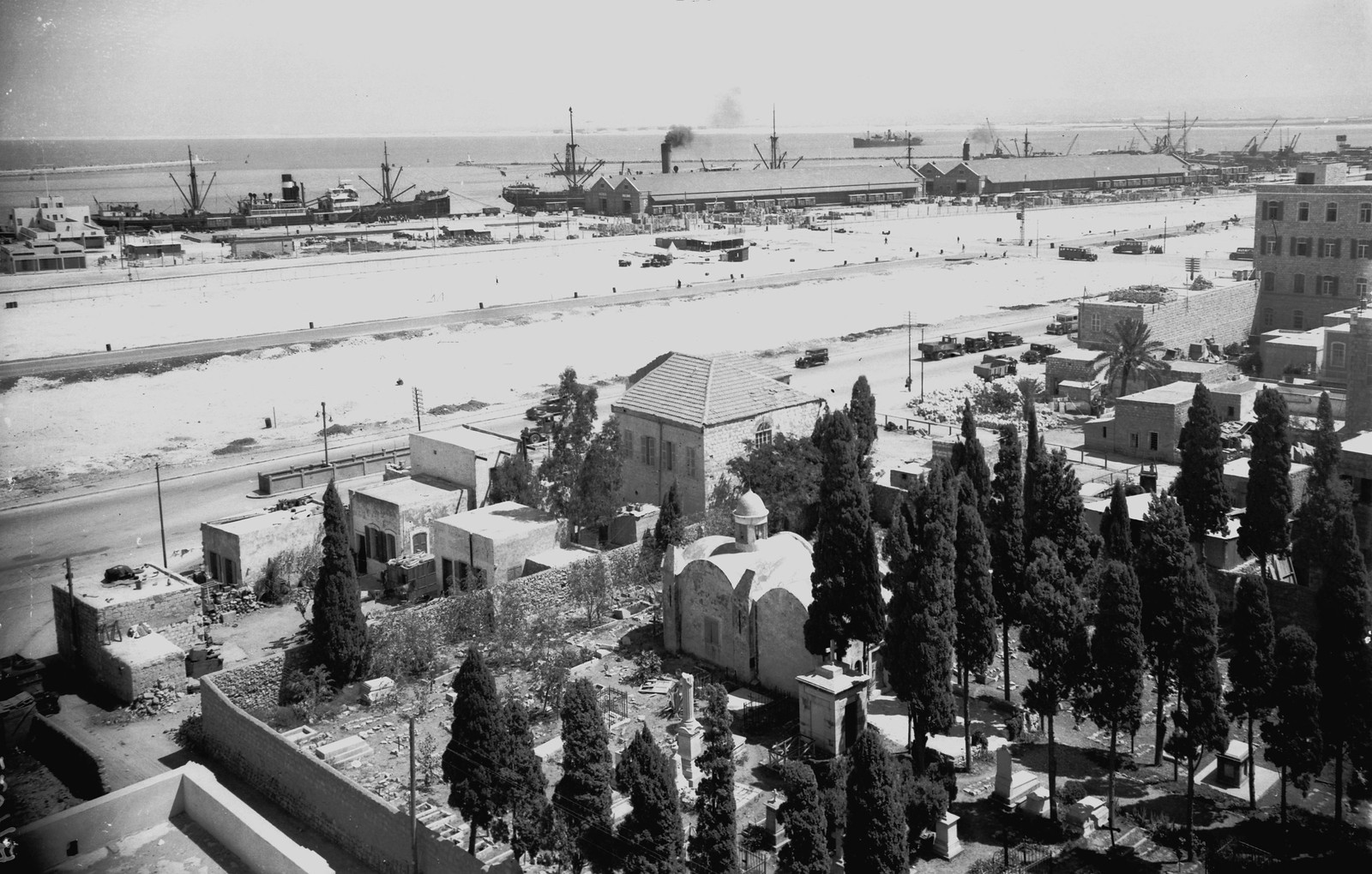 1933. Старое мусульманское кладбище недалеко от порта Хайфы