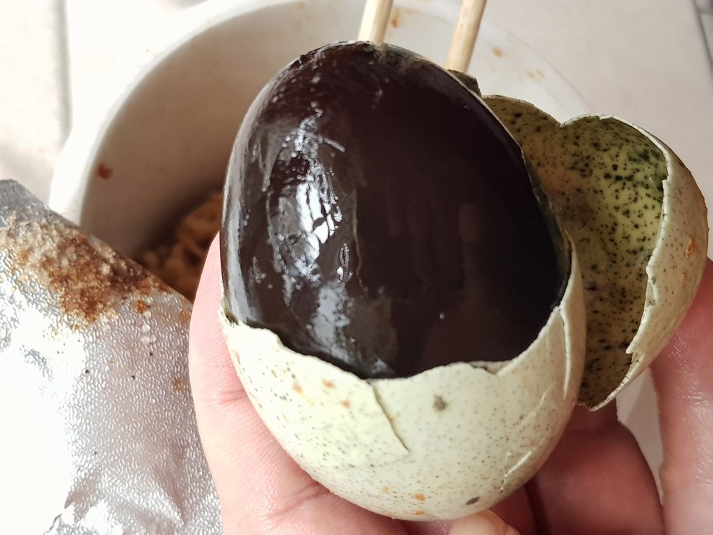 媽咪麵(印尼風味杯麵) Mie Goreng Indonesia (MAMEE) rm$1.80 & 鴨皮蛋 Duck Century Egg (4pcs) rm$6.95 @ AEON Big Subang Jaya SS16
