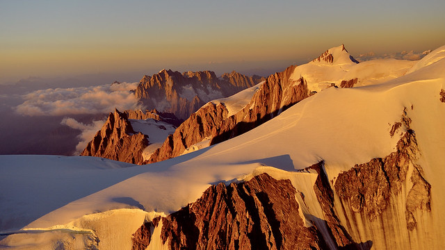 Le massif du Mont-Blanc vu du ciel
