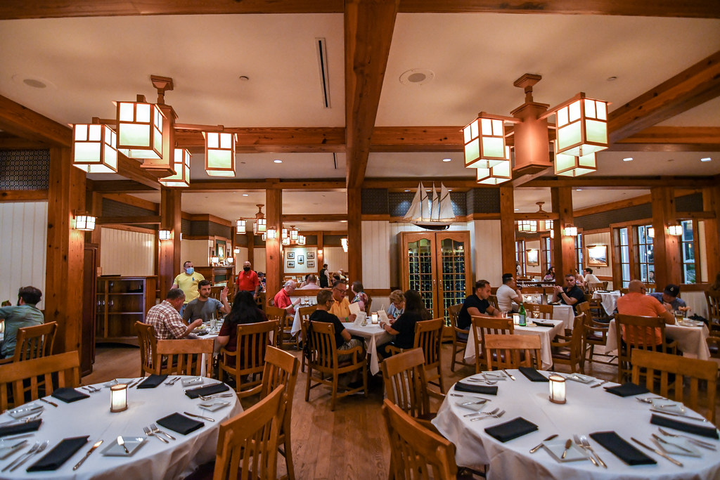 Yachtsman Steakhouse dining room