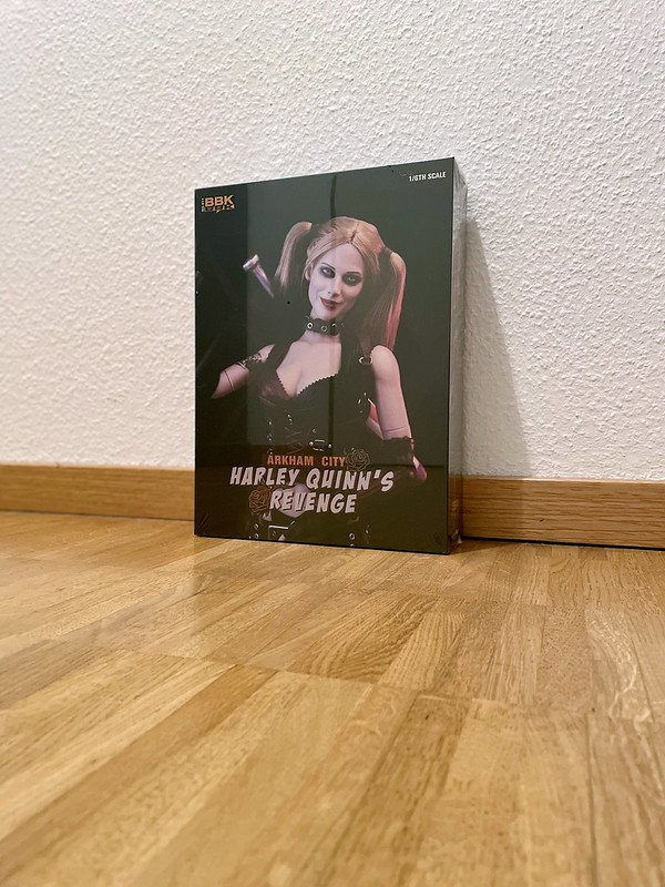 Unboxing Harley Quinn 51625578308_93a270230a_c