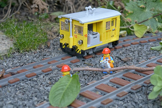Miniature/Model Railway Novelty Fridge Magnet Beware Of Trains 