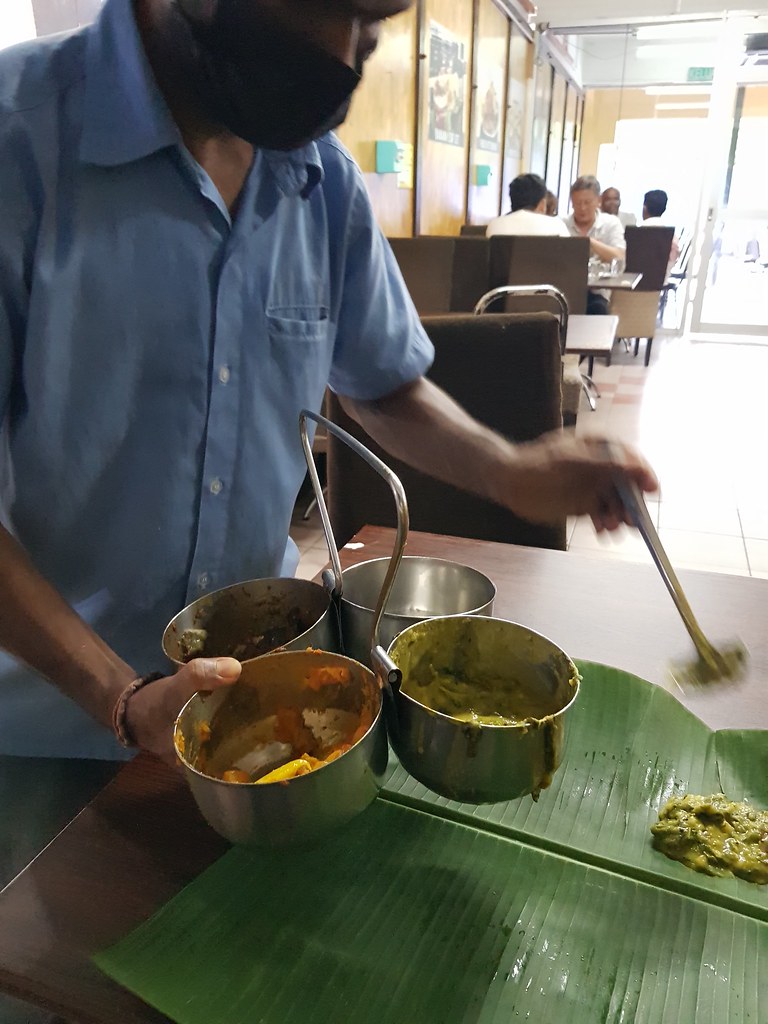 素香蕉葉飯 Vegetarian Banana leaf rice rm$7.50 & 印度奶茶 Teh Tarik rm$1.80 @ Moorthy's Mathai Restaurant USJ11
