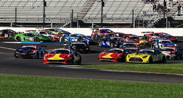 2021 Indianapolis 8hrs IGTC - Race Day - GT3 Machinery into Turn 1