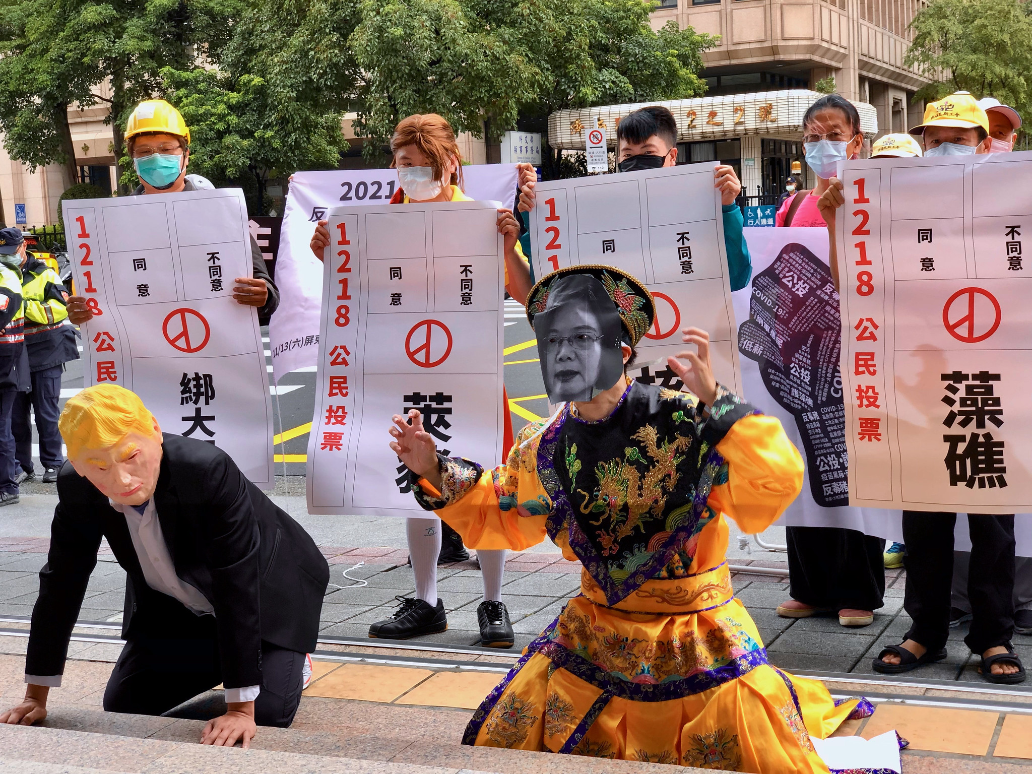 民團指出，川普雖已下台，但川普的民粹主義幽靈仍在台灣深具影響力。（攝影：王顥中）