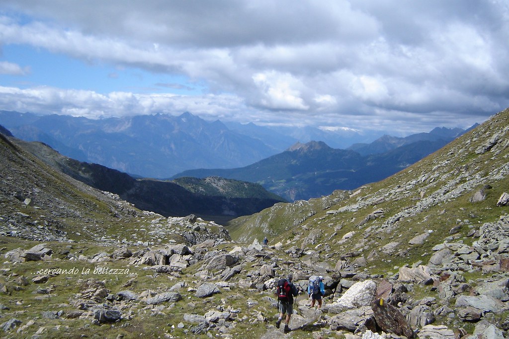 ALTA VIA 1 DELLA VAL D'AOSTA - COL DI NANA, un luogo privilegiato per osservare i monti del Gruppo del Monte Rosa. Valtourneche / Val d'Ayas, Val d'Aosta, ITALIA. EXPLORE 27-10-2021.