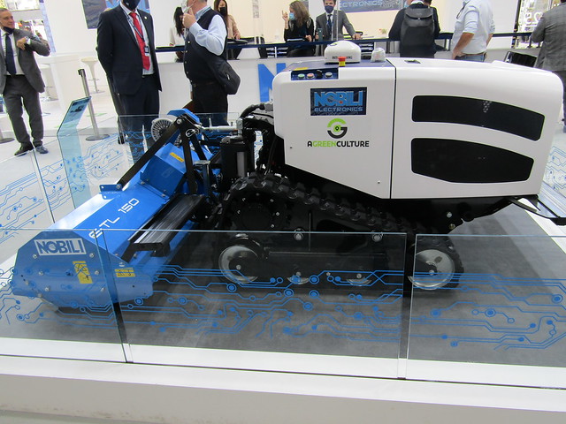 Robot Nobili CEOL con trincia E-TL 150