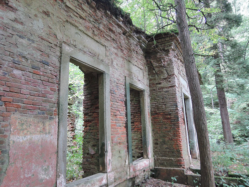 2021-09-16_12-07-50_South_Bohemia_holiday by Juhele_CZ, park Terčino údolí - ruina Modrého domu / Terčino údolí park - ruin of the Blue House
location: Nové