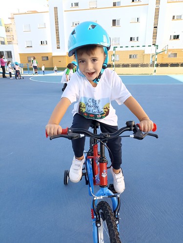 infantil bicicleando