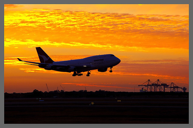 Sunise Brisbane Airport QANTAS 747-400 landing-1=
