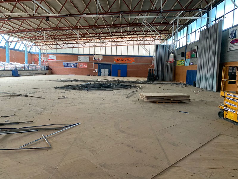 Sustitución de la cubierta y el pavimento de la pista 2 del Pabellón deportivo de Pins Vens