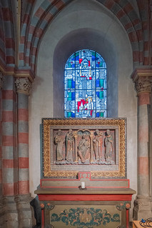 Marienaltar: Maria als Himmelskönigin mit ihrem Sohn, Pfarrpatrone Nikolaus und Medardus und Propheten, um 1180