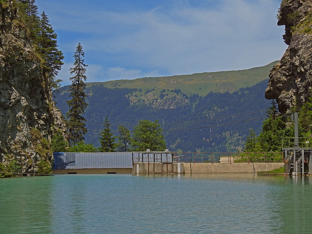 Zoom sur le barrage depuis la passerelle