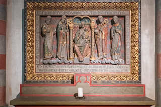 Marienaltar: Maria als Himmelskönigin mit ihrem Sohn, Pfarrpatrone Nikolaus und Medardus und Propheten, um 1180