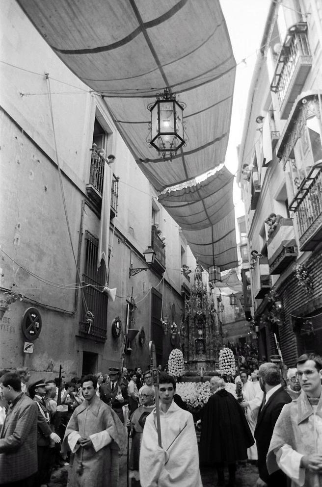 Procesión del Corpus Christi en 1992, calle Trinidad. Fotografía de Miguel Ángel García Olmo (MAGO)