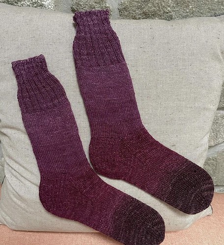 Debbie (@love.knit.weave.spin) was away last week but managed to finish a pair of socks!