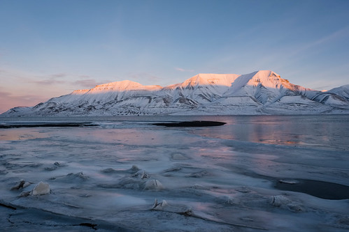 Hiorthfjellet by cezary.morga, Hiorthfjellet a few days before polar night.arctic autumn europe norway spitsbergen svalbard polar h