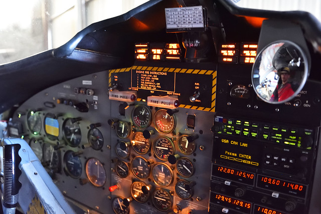 DHC-6 N194LH Cockpit