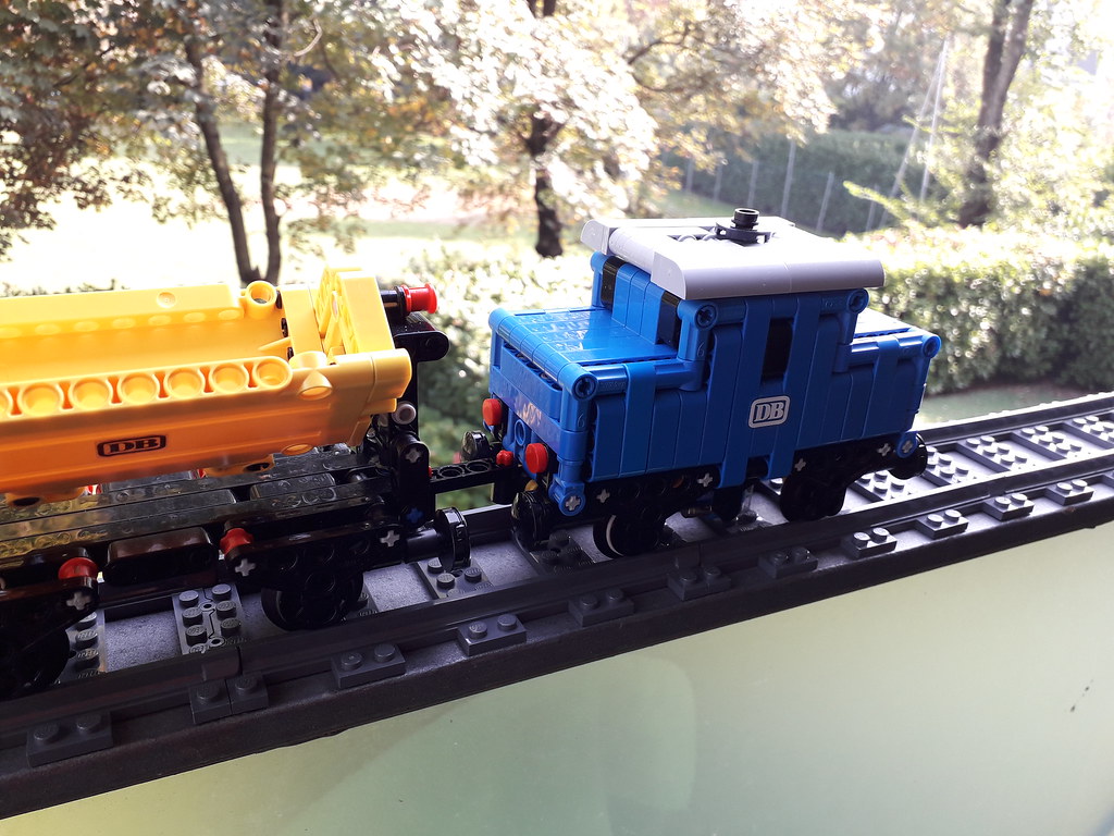 Octrainber 2021 - Spielzeug Locomotive