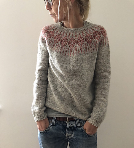 A Christmas sweater? Jingle by Isabell Kraemer can certainly be knit with holiday colours but I have seen many of the finished projects where the motif has become just a motif and doesn’t look Christmasy!
