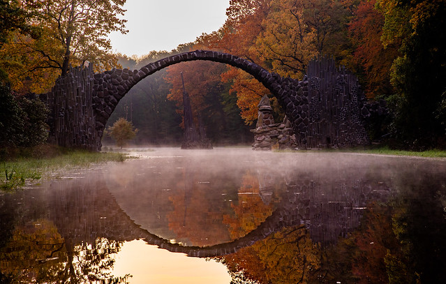Rakotzbrücke im Morgengrauen