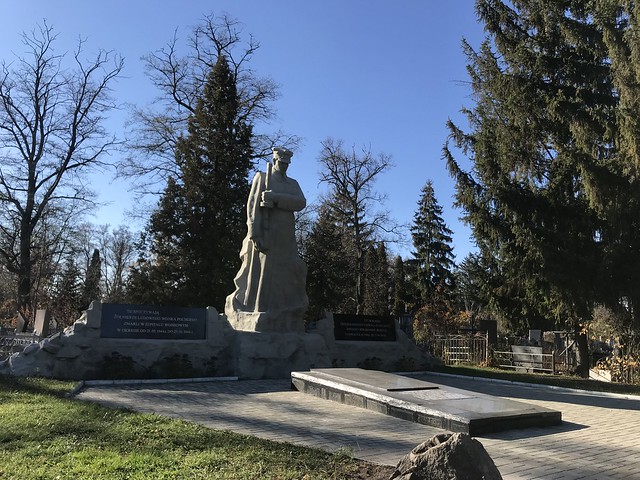 Pomnik żołnierzy WP na cmentarzu w Sumach 2021